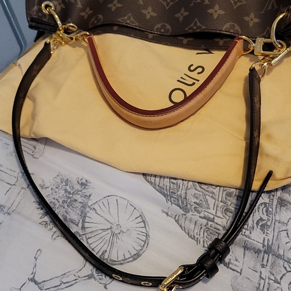 ⚘️Beautiful Louis Vuitton Metis Hobo⚘️ - Picture 9 of 16